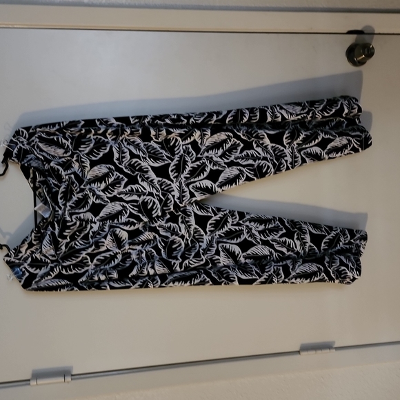 Ladies Drapers and Damons pants - Picture 3 of 3